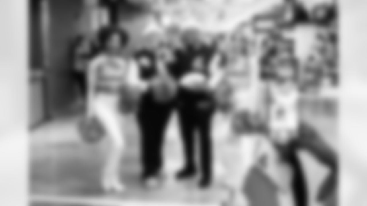 Detroit Lions Cheerleaders meet with fans before an NFL football game against the Pittsburgh Steelers on Sunday, Dec. 21, 2025 in Detroit. (Mike Ferdinande/Detroit Lions)