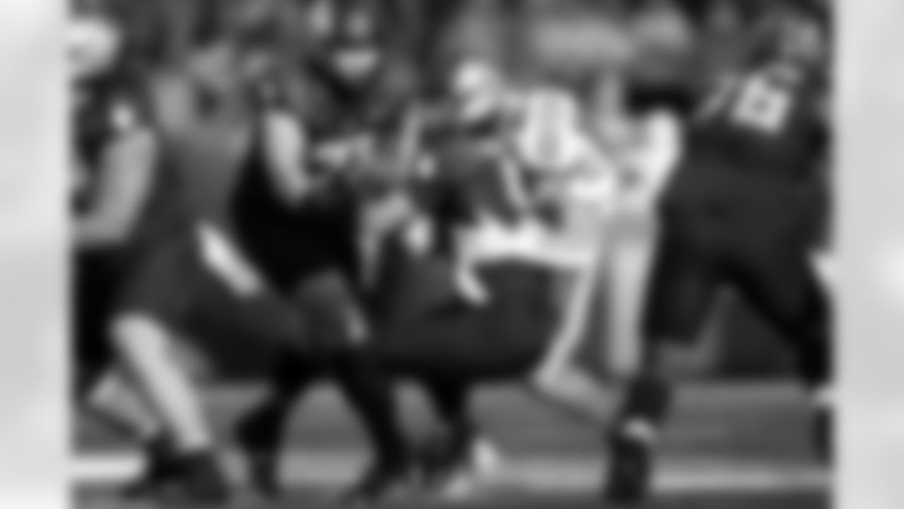 Wisconsin DL Mason Reiger (22)