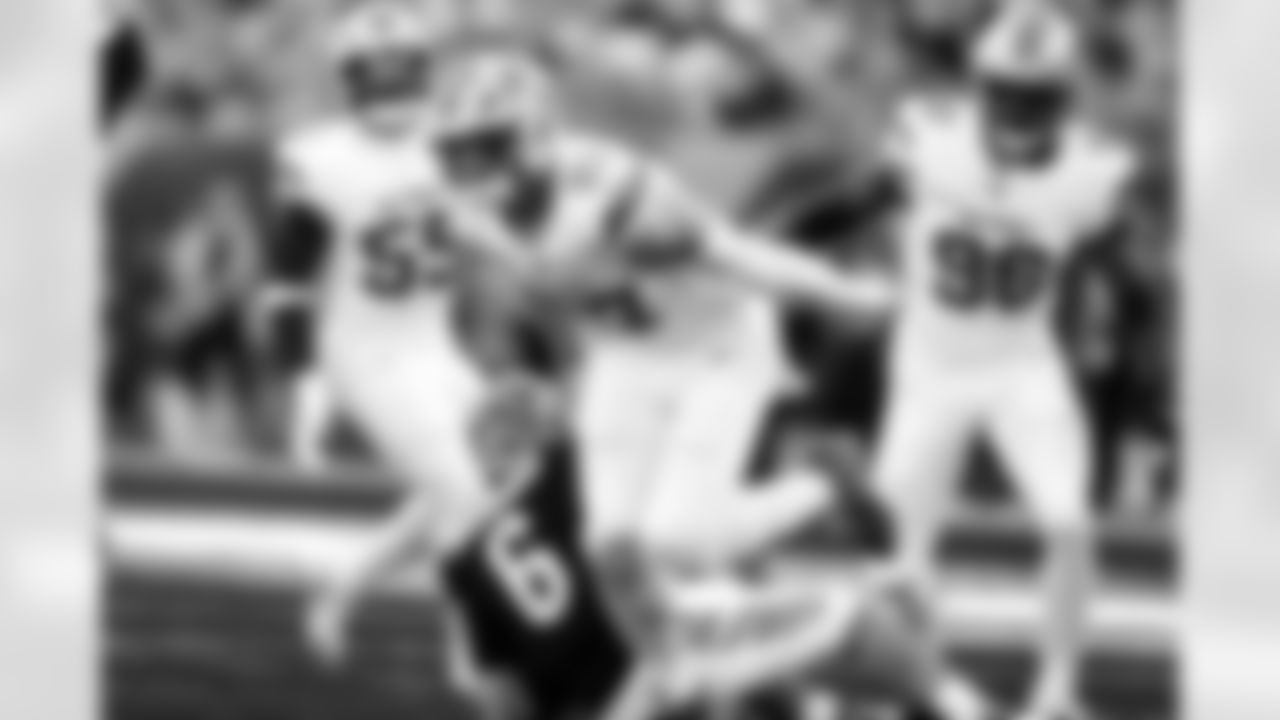 Detroit Lions edge rusher Aidan Hutchinson (97) makes a sack on Cincinnati Bengals quarterback Jake Browning (6) an NFL football game against the Cincinnati Bengals on Sunday, Oct. 5, 2025 in Cincinnati. (Jeff Nguyen/Detroit Lions via AP)