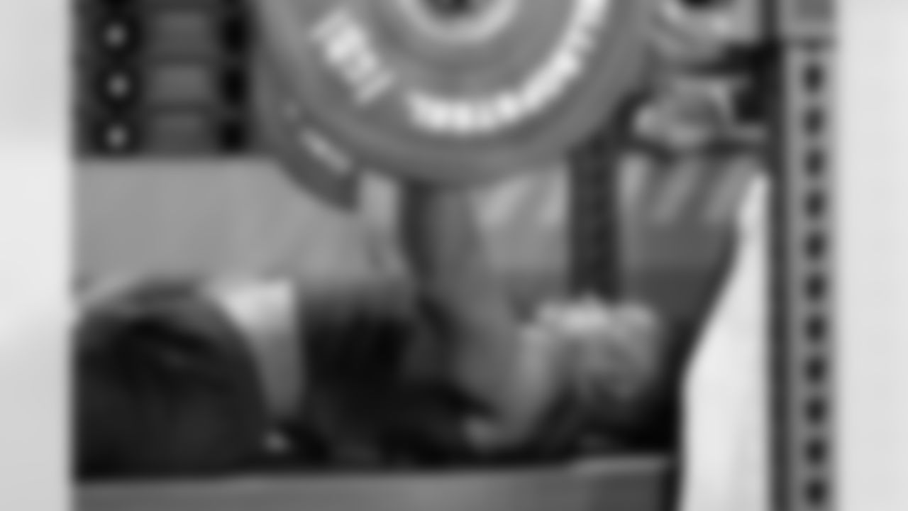 Oregon running back Noah Whittington (21) participates in the bench press drill at the NFL football scouting combine, Sunday, March 1, 2026, in Indianapolis. (Gregory Payan/AP Content Services for NFL)