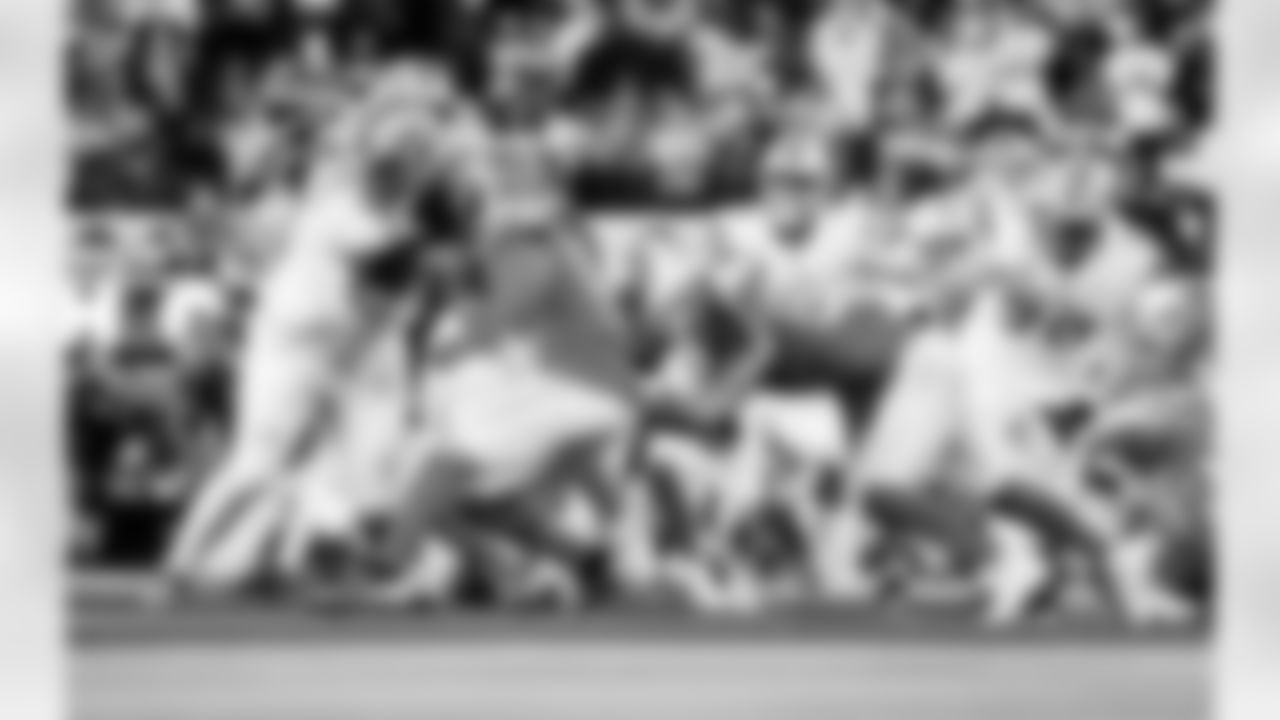 Detroit Lions running back David Montgomery (5) scores a touchdown during an NFL football game against the Los Angeles Rams on Sunday, Dec. 14, 2025 in Inglewood, Calif. (Jeff Nguyen/Detroit Lions via AP)