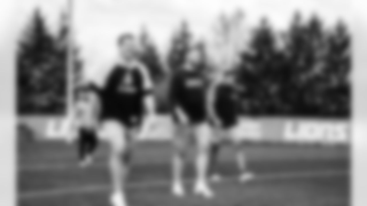 Detroit Lions tight end Sam LaPorta (87), Detroit Lions tight end Brock Wright (89), and Detroit Lions tight end Shane Zylstra (84) during offseason workouts at the Meijer Performance Center on April 25, 2025 in Allen Park, Mich. (Jeff Nguyen/Detroit Lions)