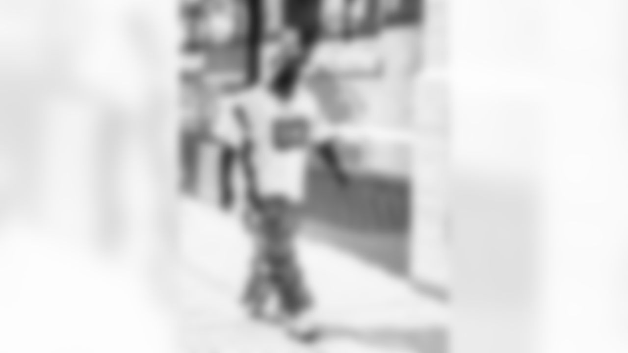 Detroit Lions defensive lineman DJ Reader (98) arrives to an NFL football game against the Cleveland Browns on Sunday, Sept. 28, 2025 in Detroit. (Jeff Nguyen/Detroit Lions via AP)