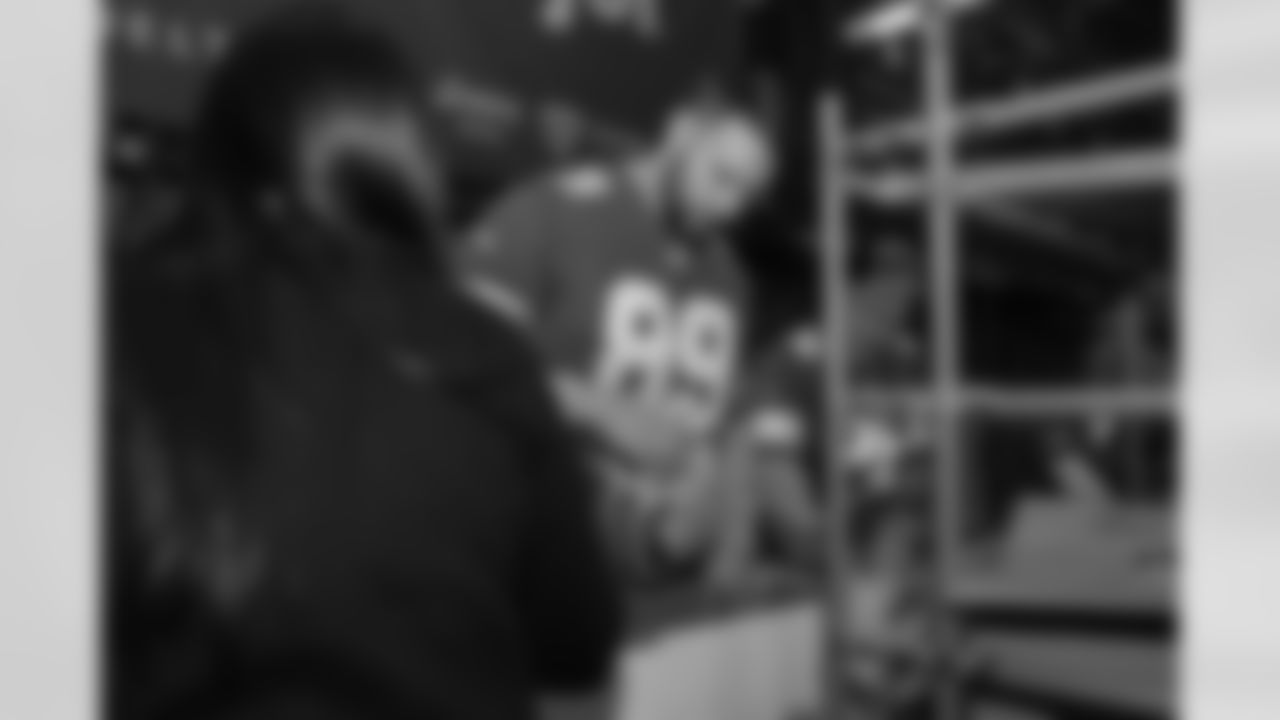 Detroit Lions tight end Brock Wright (89) packing boxes during a Thanksgiving meal packing event at Gleaners Community Food Bank on Nov. 11, 2025 in Taylor, Mich. (Izzy Rincon/Detroit Lions)