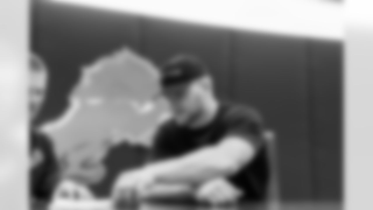 Detroit Lions edge rusher Aidan Hutchinson (97) signs his contract at the Meijer Performance Center on Oct. 29, 2025 in Allen Park, Mich. (Jeff Nguyen/Detroit Lions)