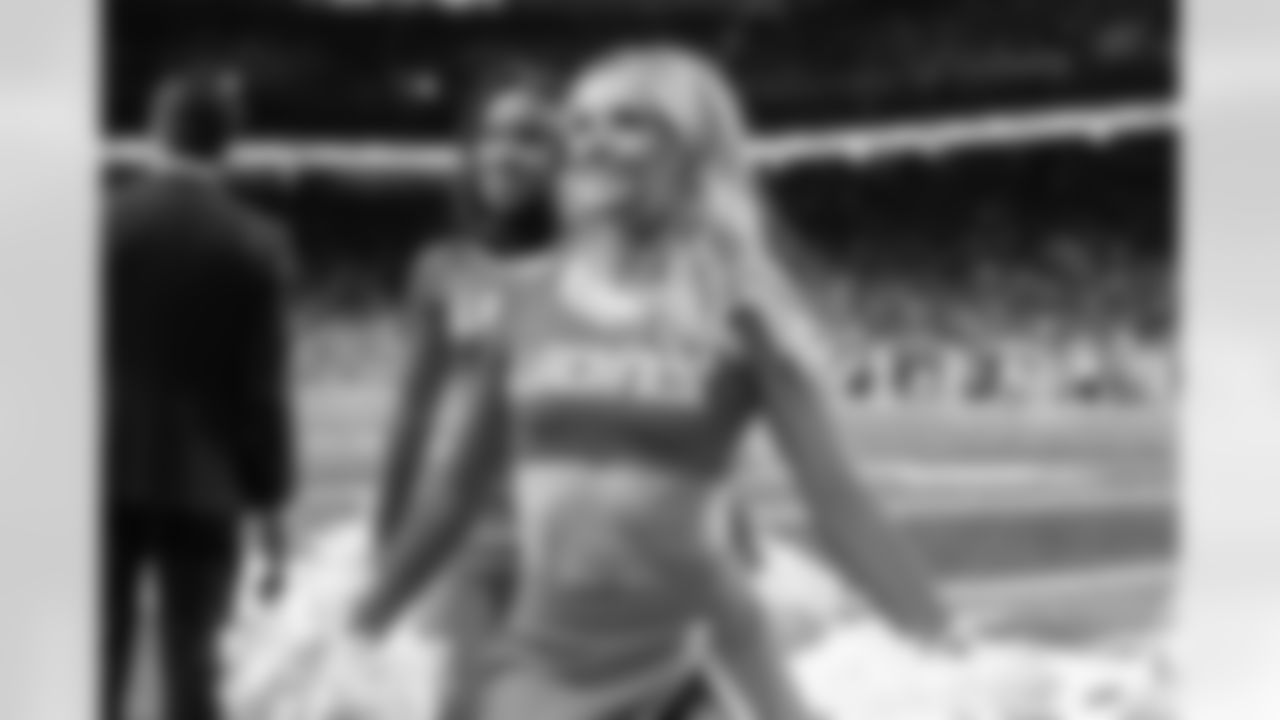 Detroit Lions Cheerleaders perform during an NFL football game against the Green Bay Packers on Thursday, Nov. 27, 2025 in Detroit. (Mike Ferdinande/Detroit Lions)