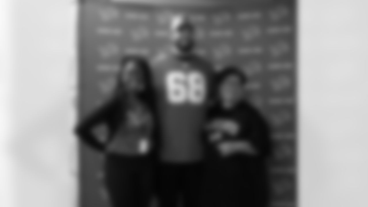 Detroit Lions tackle Taylor Decker (68) and Alternatives for Girls employees pose for a photo during a Thanksgiving lunch event at Alternatives For Girls on Nov. 28, 2025 in Detroit. (Izzy Rincon/Detroit Lions)