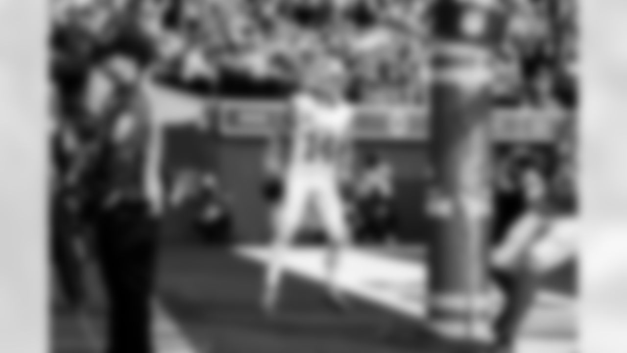 Detroit Lions wide receiver Amon-Ra St. Brown (14) scores a touchdown during an NFL football game against the Los Angeles Rams on Sunday, Dec. 14, 2025 in Inglewood, Calif. (Jeff Nguyen/Detroit Lions via AP)