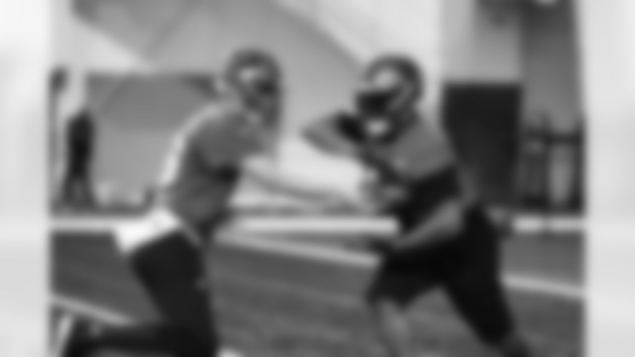 Detroit Lions quarterback Jared Goff (16) and Detroit Lions running back David Montgomery (5) during practice at the Meijer Performance Center on Nov. 20, 2025 in Allen Park, Mich. (Jeff Nguyen/Detroit Lions)