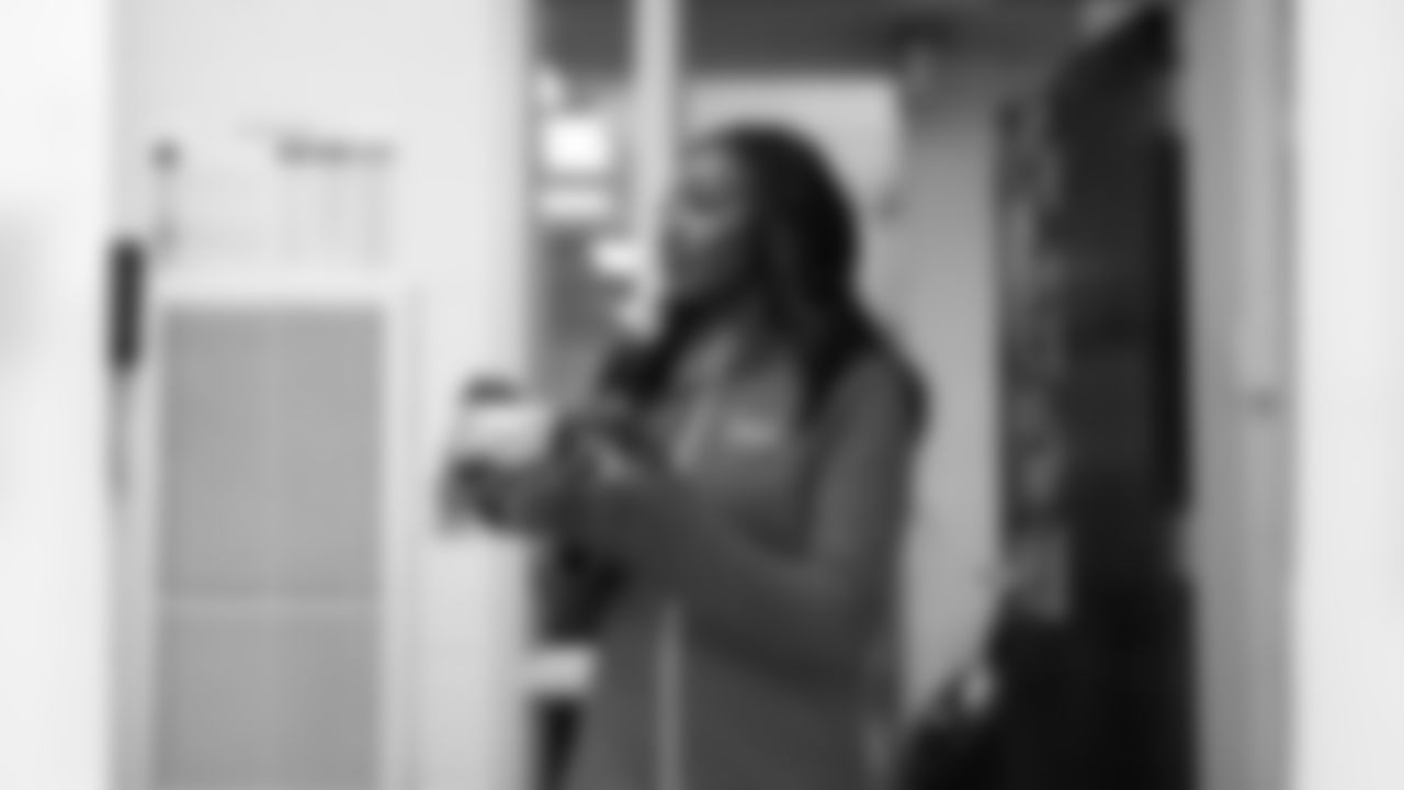 Detroit Lions Cheerleaders handing out presents during the Presents from the Pride event at Detroit Lions Academy on Dec. 16, 2025 in Detroit. (Izzy Rincon/Detroit Lions)