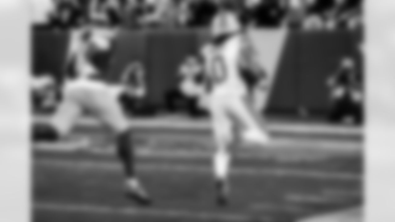 Detroit Lions running back Jahmyr Gibbs (0) scores a touchdown during an NFL football game against the Washington Commanders on Sunday, Nov. 9, 2025 in Landover, Md. (Jeff Nguyen/Detroit Lions via AP)