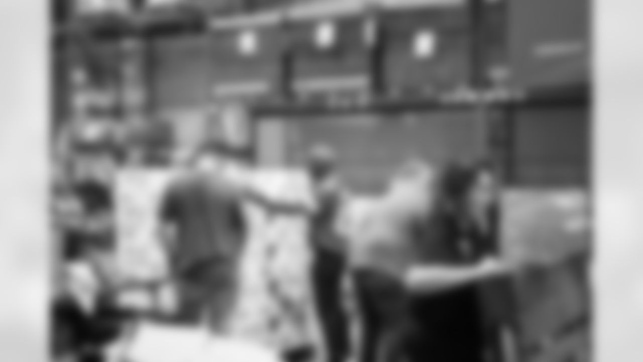 Lions Legend Maurice Harvey (23) during a Thanksgiving meal packing event at Gleaners Community Food Bank on Oct. 15, 2025 in Taylor, Mich. (Josh Mandujano/Detroit Lions via AP)
