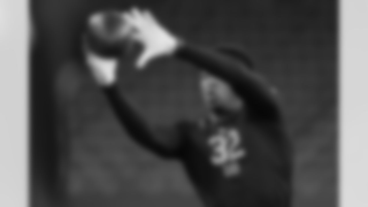 Stanford defensive back Collin Wright (32) runs a drill at the NFL football scouting combine in Indianapolis, Friday, Feb. 27, 2026. (AP Photo/Michael Conroy)