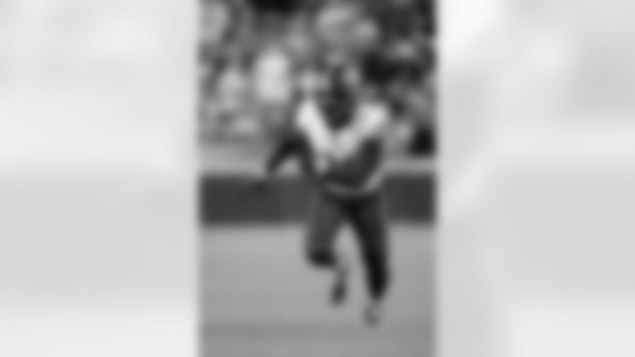 OLB Von Miller

(AP Photo/Reed Hoffmann)