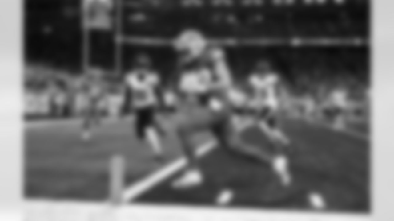 Detroit Lions tight end Brock Wright (89) scores a touchdown during an NFL football game against the Chicago Bears on Sunday, Sept. 14, 2025 in Detroit. (Jeff Nguyen/Detroit Lions via AP)