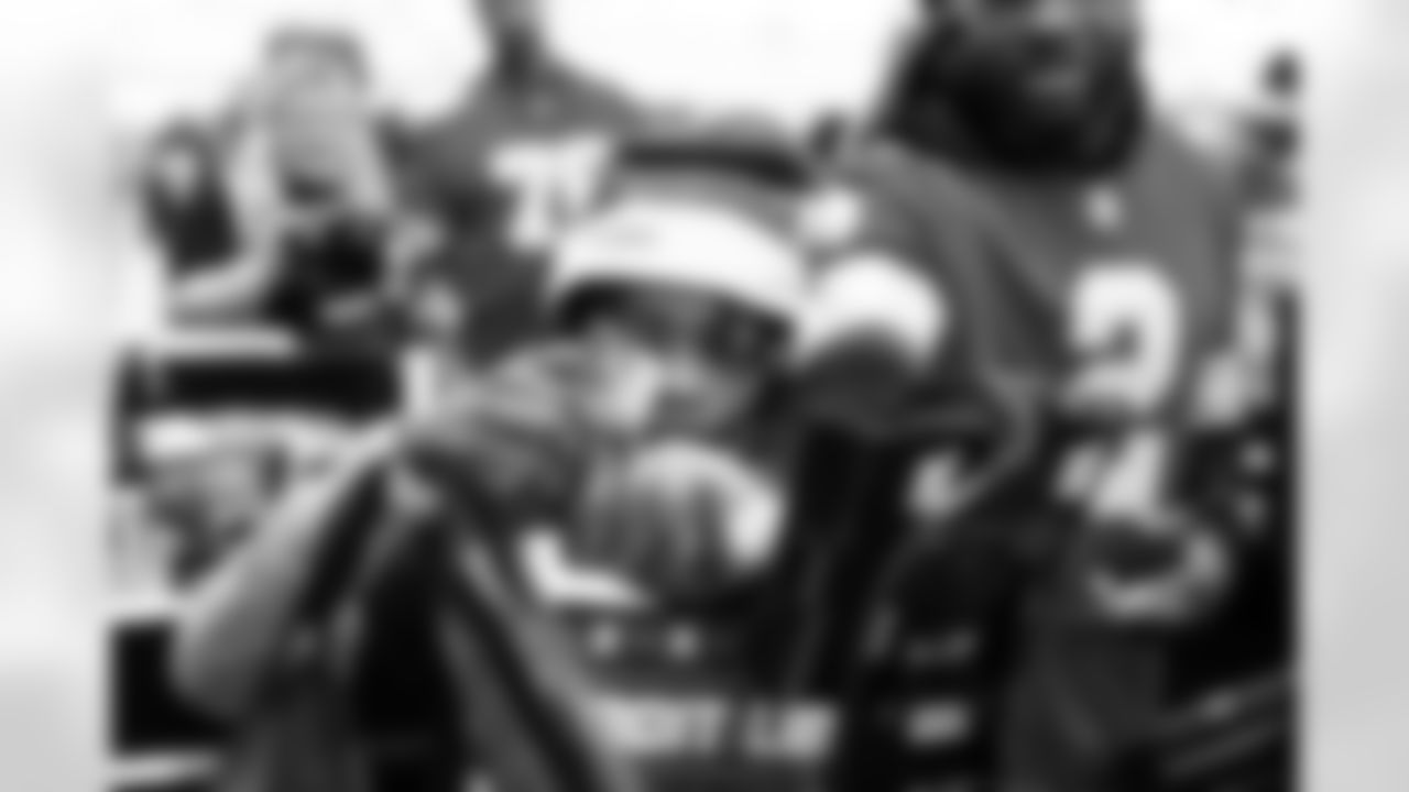 Participant at the check out during Shop with a Lion at Meijer on Dec. 8, 2025 in Detroit. (Stephanie VanWagoner/Detroit Lions)