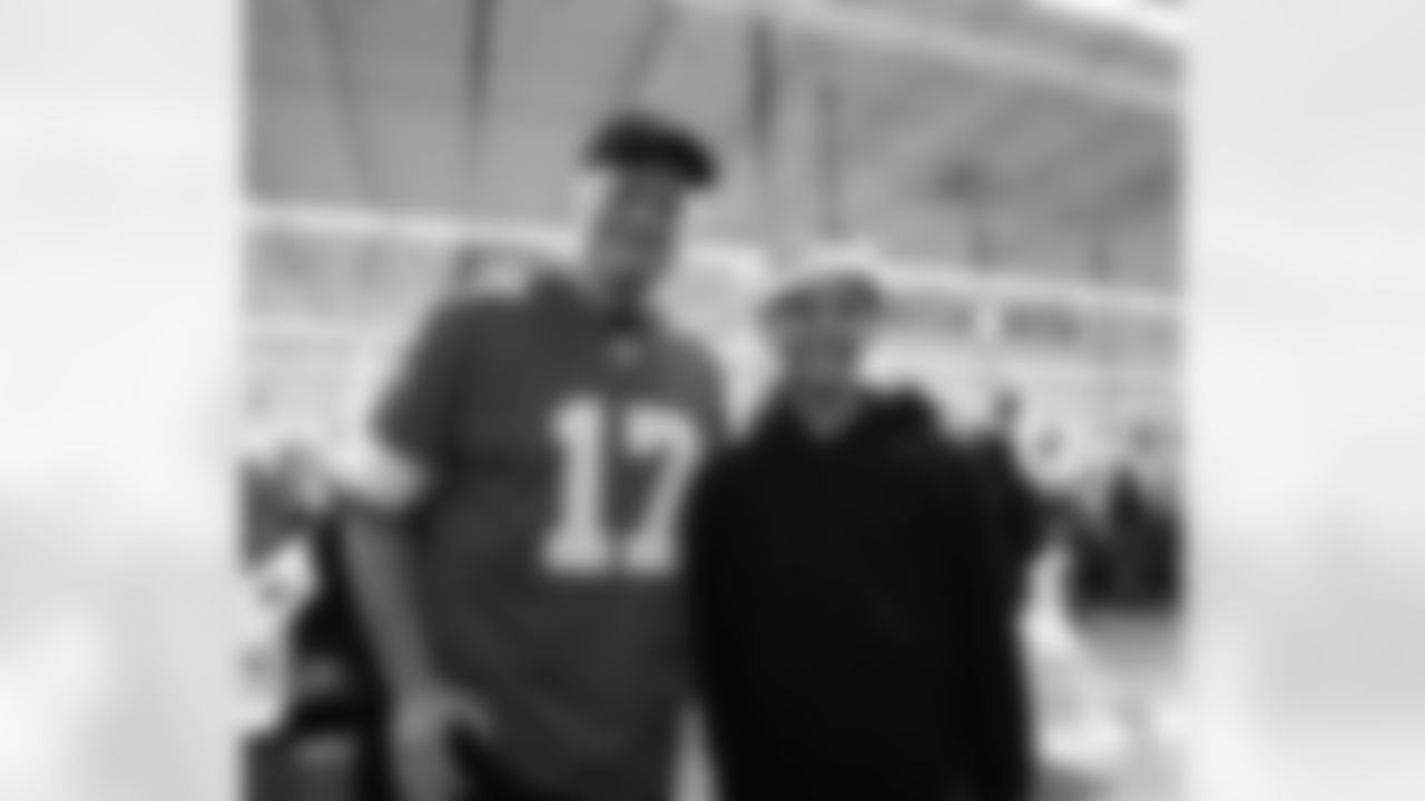 Lions Legend Eric Hipple (17) and a participant pose for a photo during Shop with a Lion at Meijer on Dec. 8, 2025 in Detroit. (Izzy Rincon/Detroit Lions)