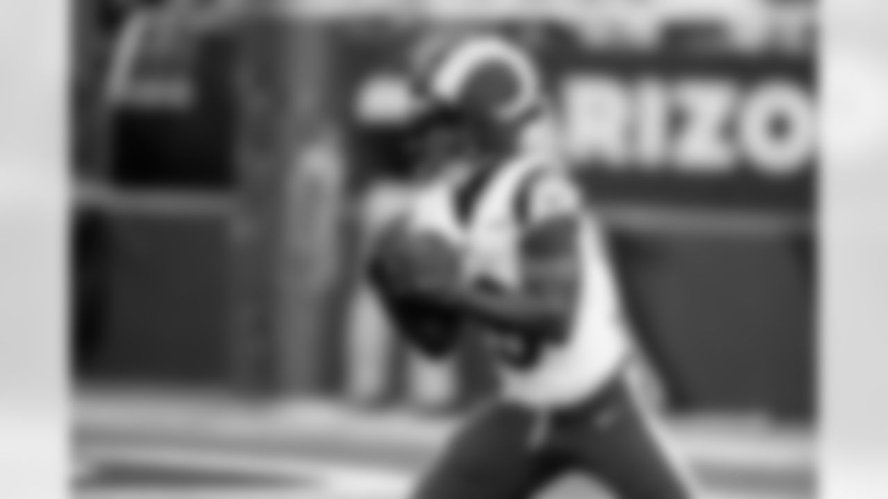 PR Xavier Smith
Backed up by Konata Mumpfield
(AP Photo/Samantha Chow)