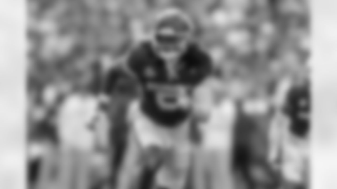 Oklahoma LB Kendal Daniels (5)