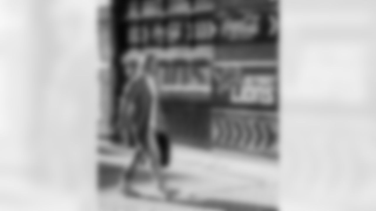 Detroit Lions linebacker Alex Anzalone (34) arrives to an NFL football game against the Minnesota Vikings on Sunday, Nov. 2, 2025 in Detroit. (Jeff Nguyen/Detroit Lions via AP)