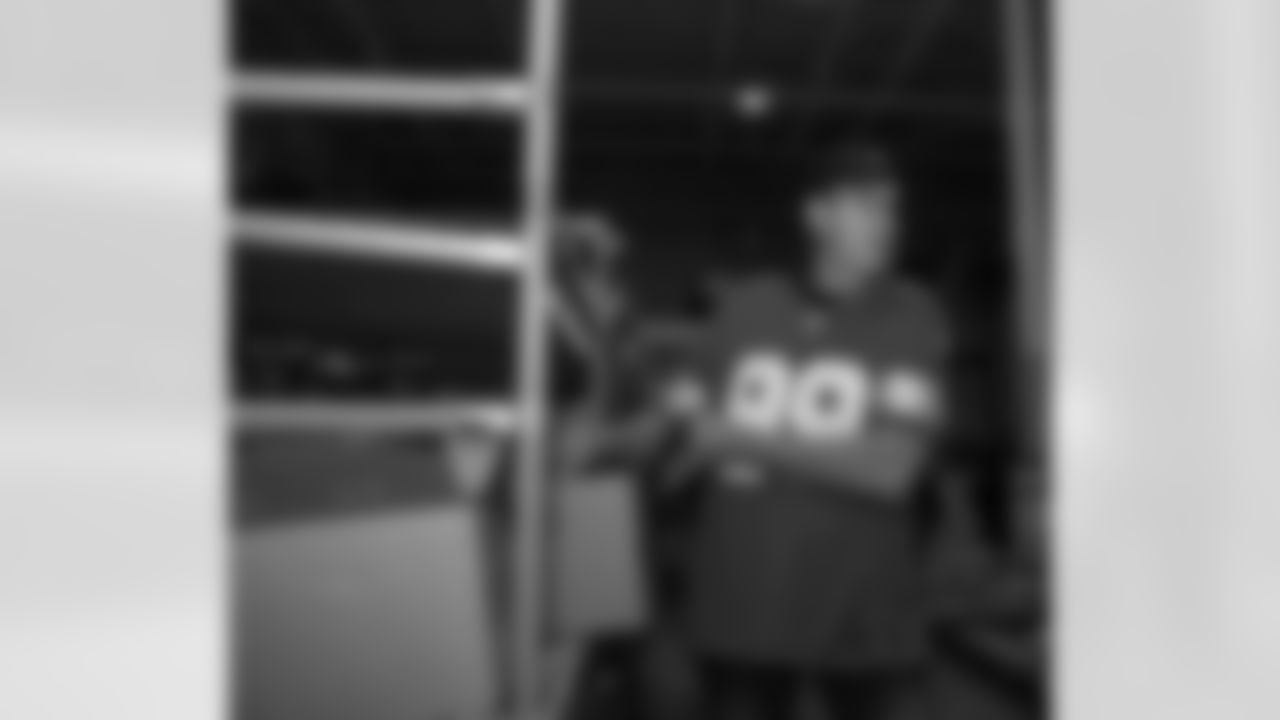 Lions Legend Jeff Chadwick (89) stocking boxes during a Thanksgiving meal packing event at Gleaners Community Food Bank on Oct. 14, 2025 in Taylor, Mich. (Izzy Rincon/Detroit Lions)