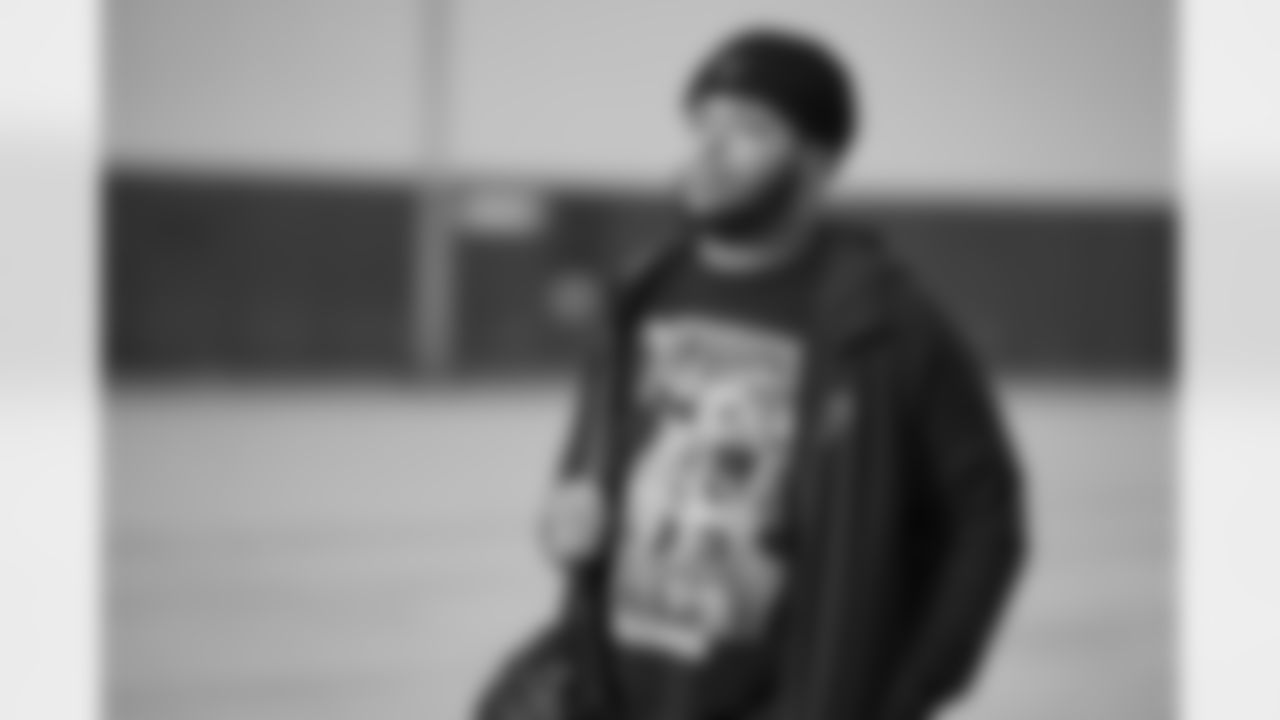 Detroit Lions offensive lineman Miles Frazier (71) travels to Minneapolis on Dec. 24, 2025. (Jeff Nguyen/Detroit Lions via AP)