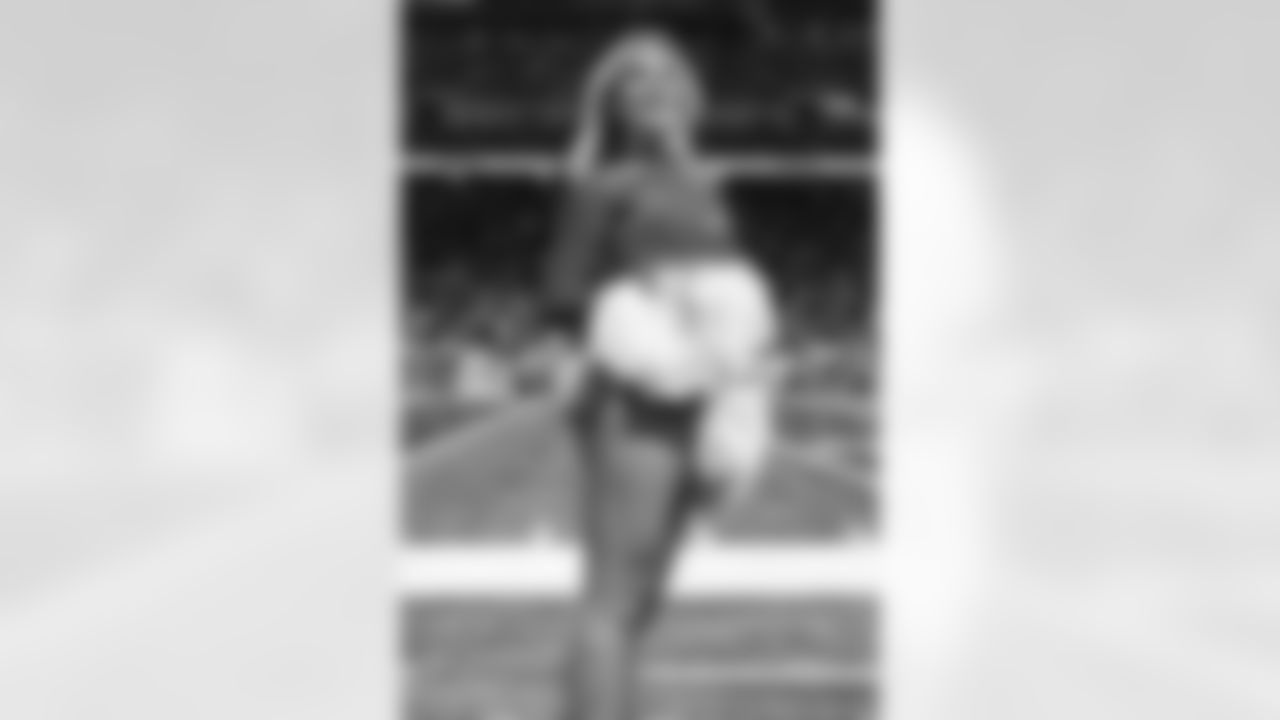 A Detroit Lions Cheerleader performs during an NFL football game against the Chicago Bears on Sunday, Sept. 14, 2025 in Detroit. (Mike Ferdinande/Detroit Lions)