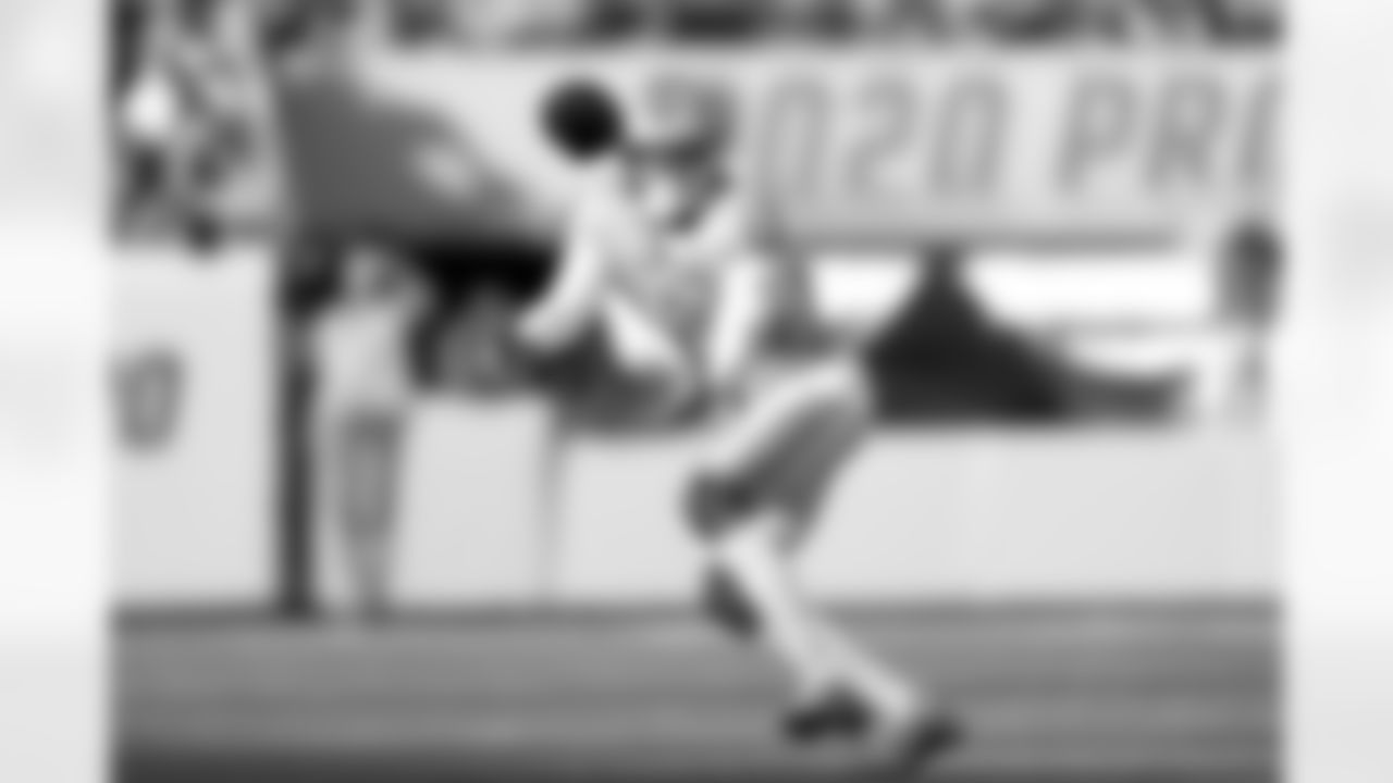 NFC wide receiver Kenny Golladay makes a catch against the AFC in the Pro Bowl NFL football game, Sunday, Jan. 26, 2020 in Orlando, Fla. (AP Photo/Doug Benc)