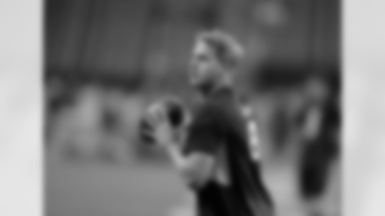 California quarterback Jared Goff runs a drill at the NFL football scouting combine on Saturday, Feb. 27, 2016, in Indianapolis. (AP Photo/Darron Cummings)