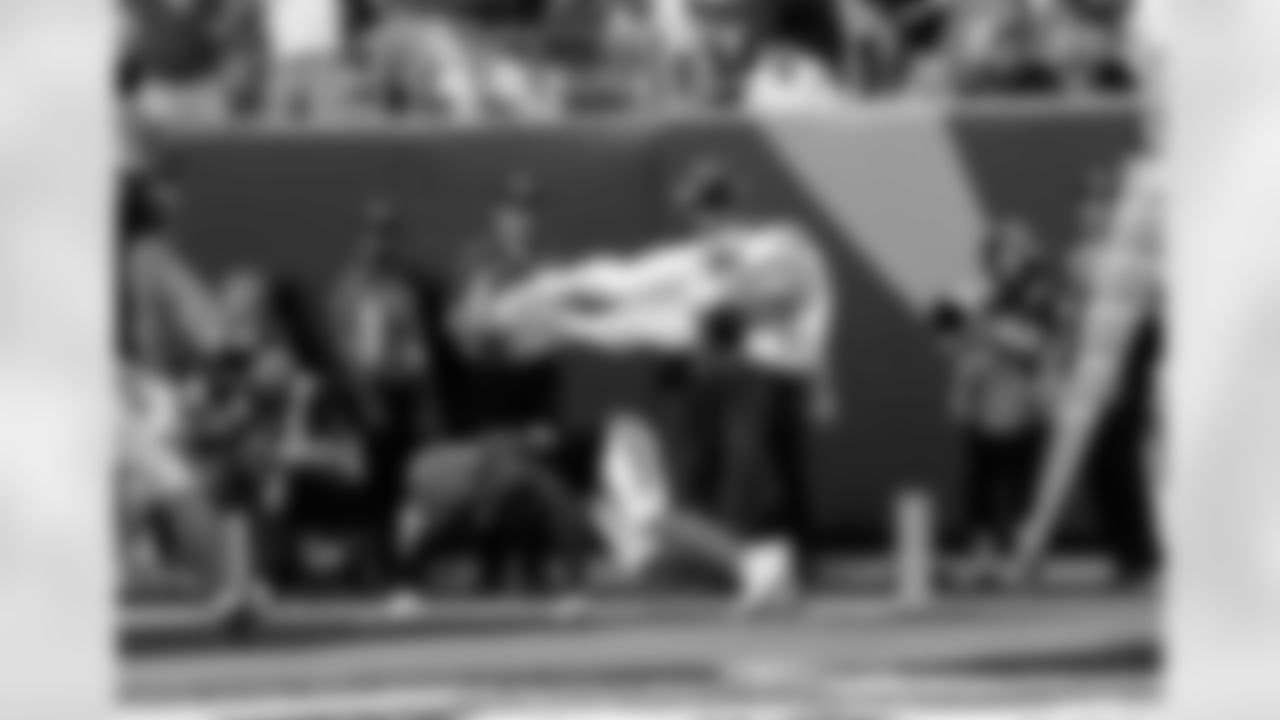 Detroit Lions tight end Sam LaPorta (87) scores a touchdown during an NFL football game against the Cincinnati Bengals on Sunday, Oct. 5, 2025 in Cincinnati. (Jeff Nguyen/Detroit Lions via AP)