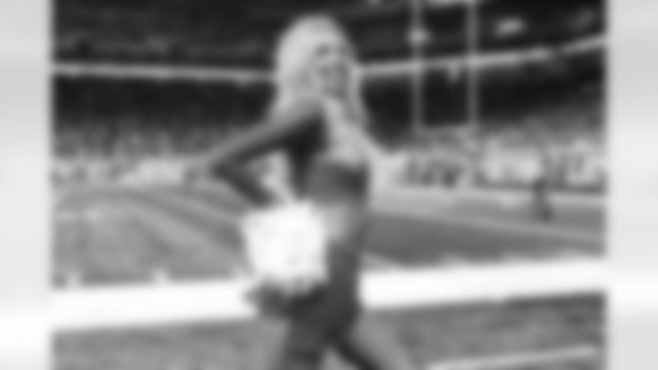 A Detroit Lions Cheerleader performs during an NFL football game against the Chicago Bears on Sunday, Sept. 14, 2025 in Detroit. (Mike Ferdinande/Detroit Lions)