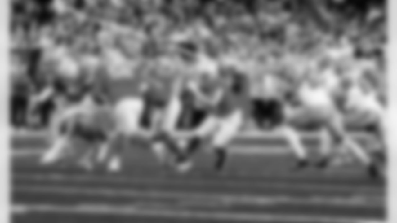 Detroit Lions tackle Penei Sewell (58) and Detroit Lions running back David Montgomery (5) during an NFL football game against the Green Bay Packers on Thursday, Nov. 27, 2025 in Detroit. (Jeff Nguyen/Detroit Lions via AP)