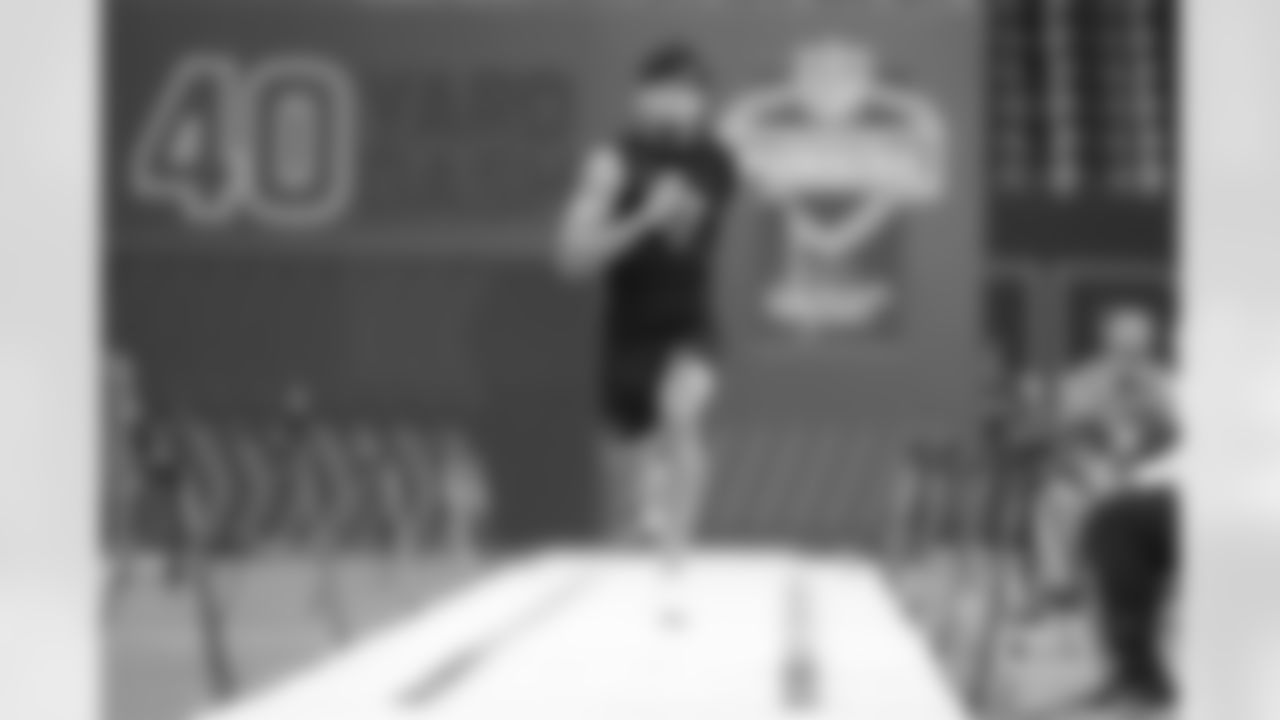 Florida defensive back Devin Moore (22) runs the 40-yard dash at the NFL football scouting combine in Indianapolis, Friday, Feb. 27, 2026. (AP Photo/Michael Conroy)