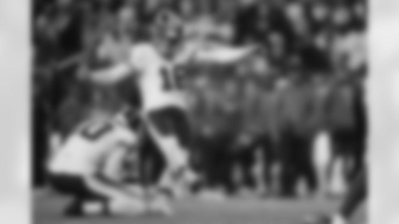 K Matt Gay

(AP Photo/Stephanie Scarbrough)