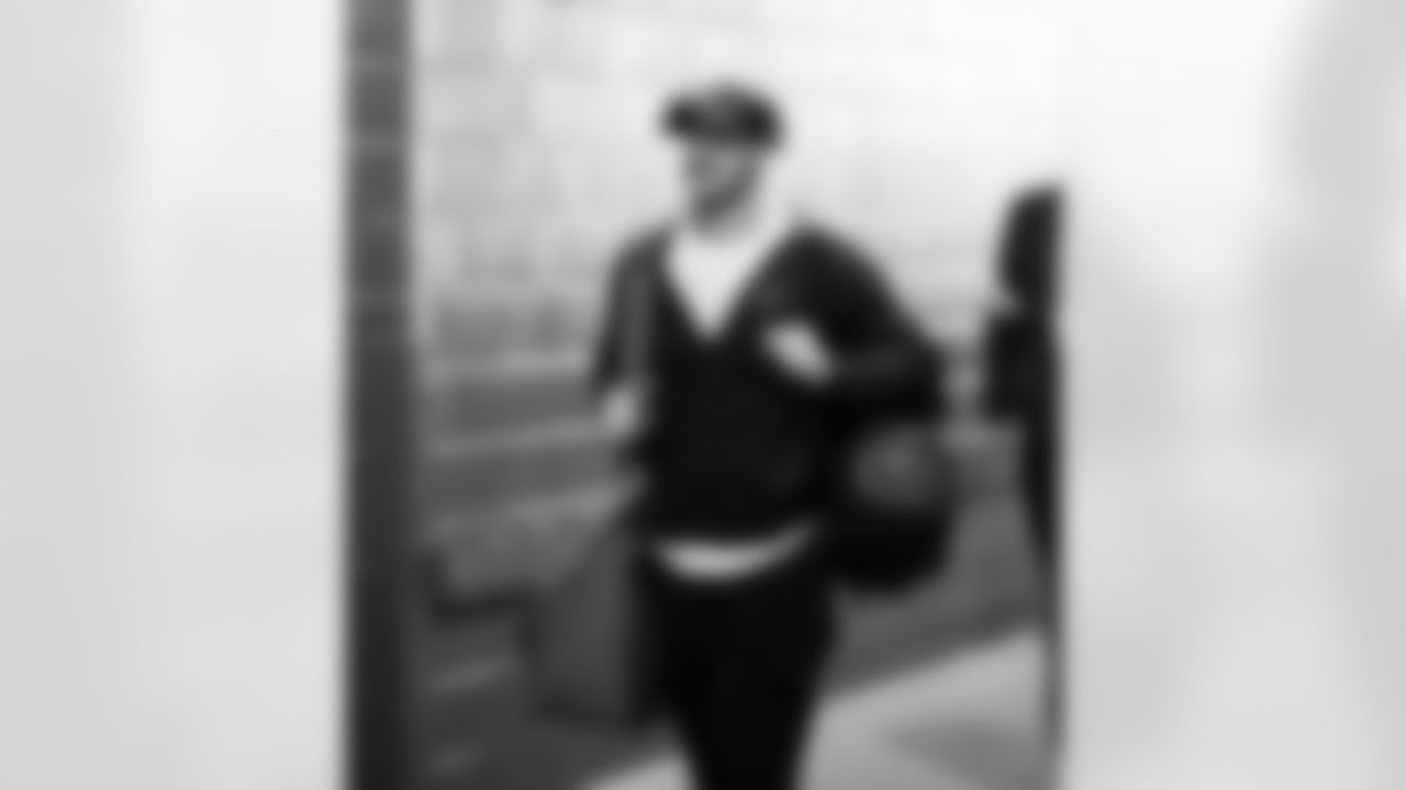 Detroit Lions tight end Sam LaPorta (87) arrives to an NFL football game against the Washington Commanders on Sunday, Nov. 9, 2025 in Landover, Md. (Jeff Nguyen/Detroit Lions via AP)