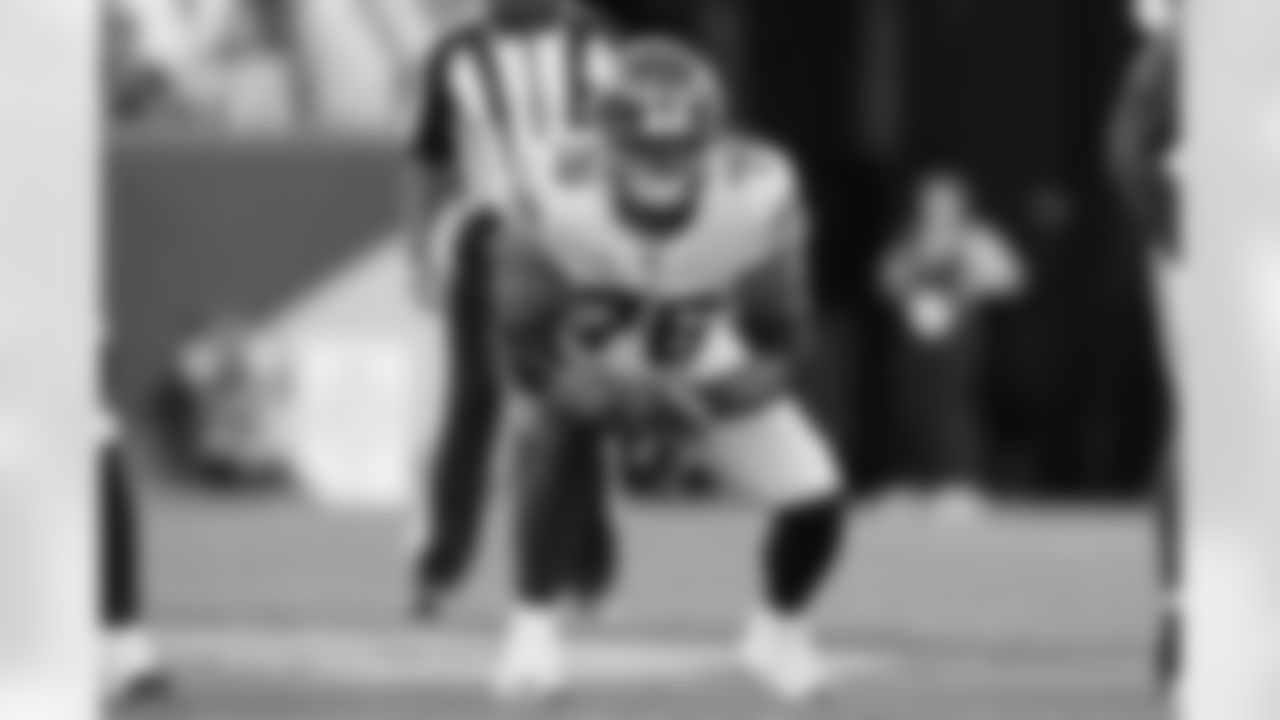 LG Jon Runyan
Backed up by Aaron Stinnie
(AP Photo/Jack Dempsey)