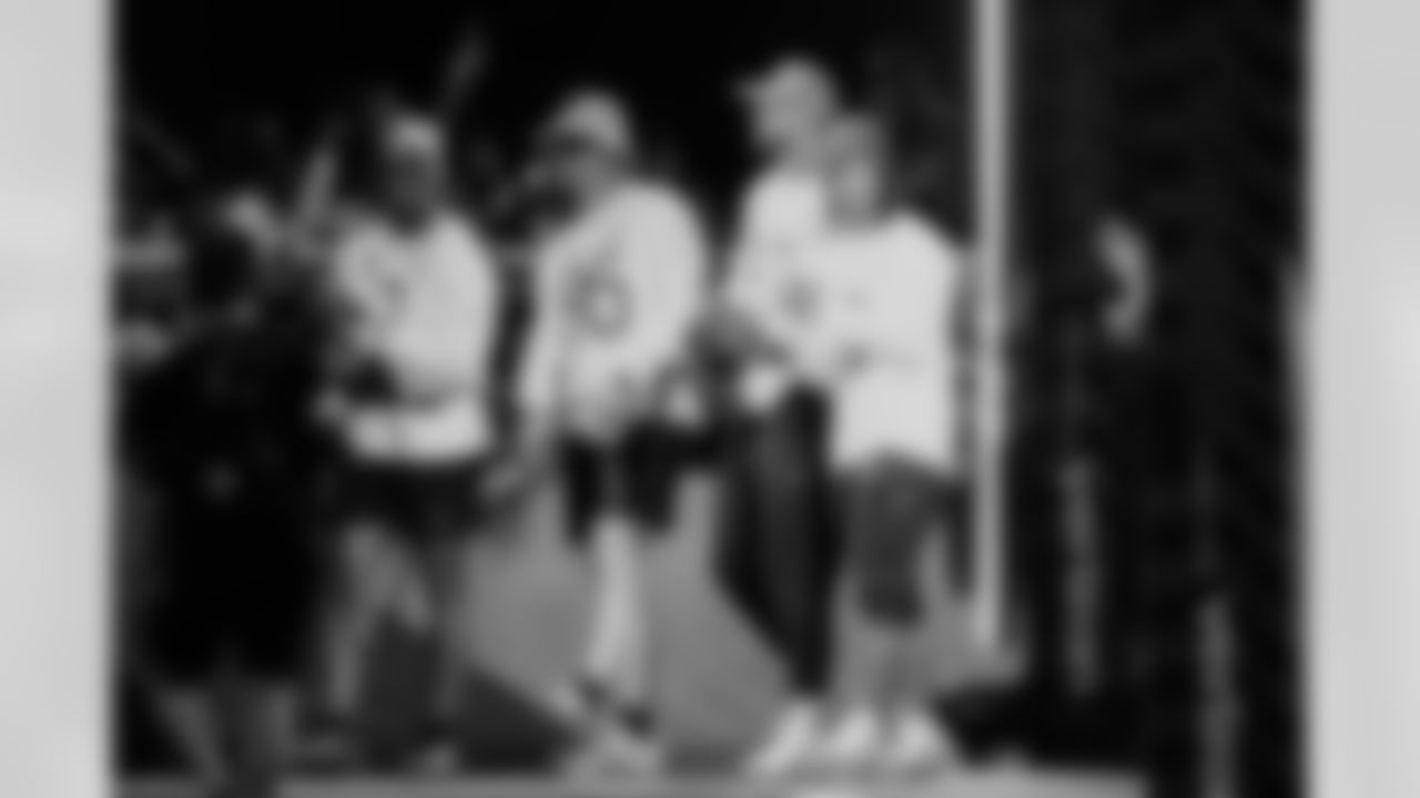 NFC running back Bijan Robinson (7), of the Atlanta Falcons, tight end Trey McBride (85), of the Arizona Cardinals, tight end Jake Ferguson (87), of the Dallas Cowboys, and running back Jahmyr Gibbs (0), of the Detroit Lions, are introduced before the NFL Pro Bowl football game against the AFC, Tuesday, Feb. 3, 2026, in San Francisco. (AP Photo/Godofredo A. Vásquez)