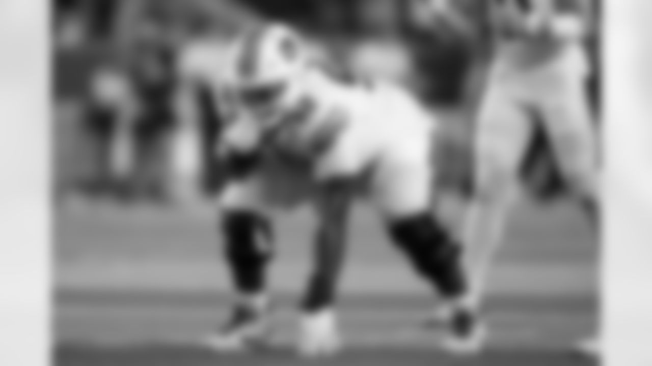 Auburn OL Dillon Wade (52)