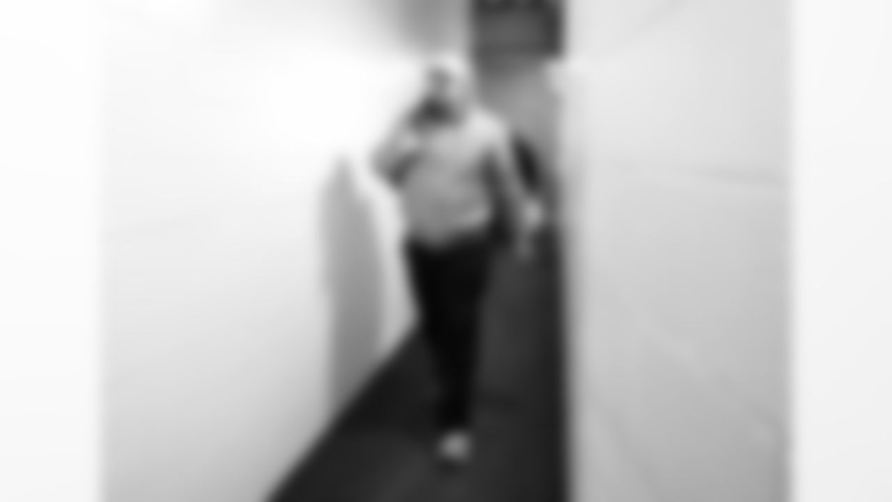 Detroit Lions offensive lineman Graham Glasgow (60) arrives to an NFL football game against the Chicago Bears on Sunday, Jan. 4, 2026 in Chicago. (Jeff Nguyen/Detroit Lions via AP)