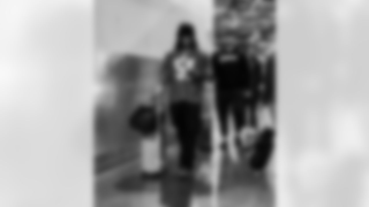 Detroit Lions running back Jahmyr Gibbs (0) arrives to an NFL football game against the Los Angeles Rams on Sunday, Dec. 14, 2025 in Inglewood, Calif. (Jeff Nguyen/Detroit Lions via AP)