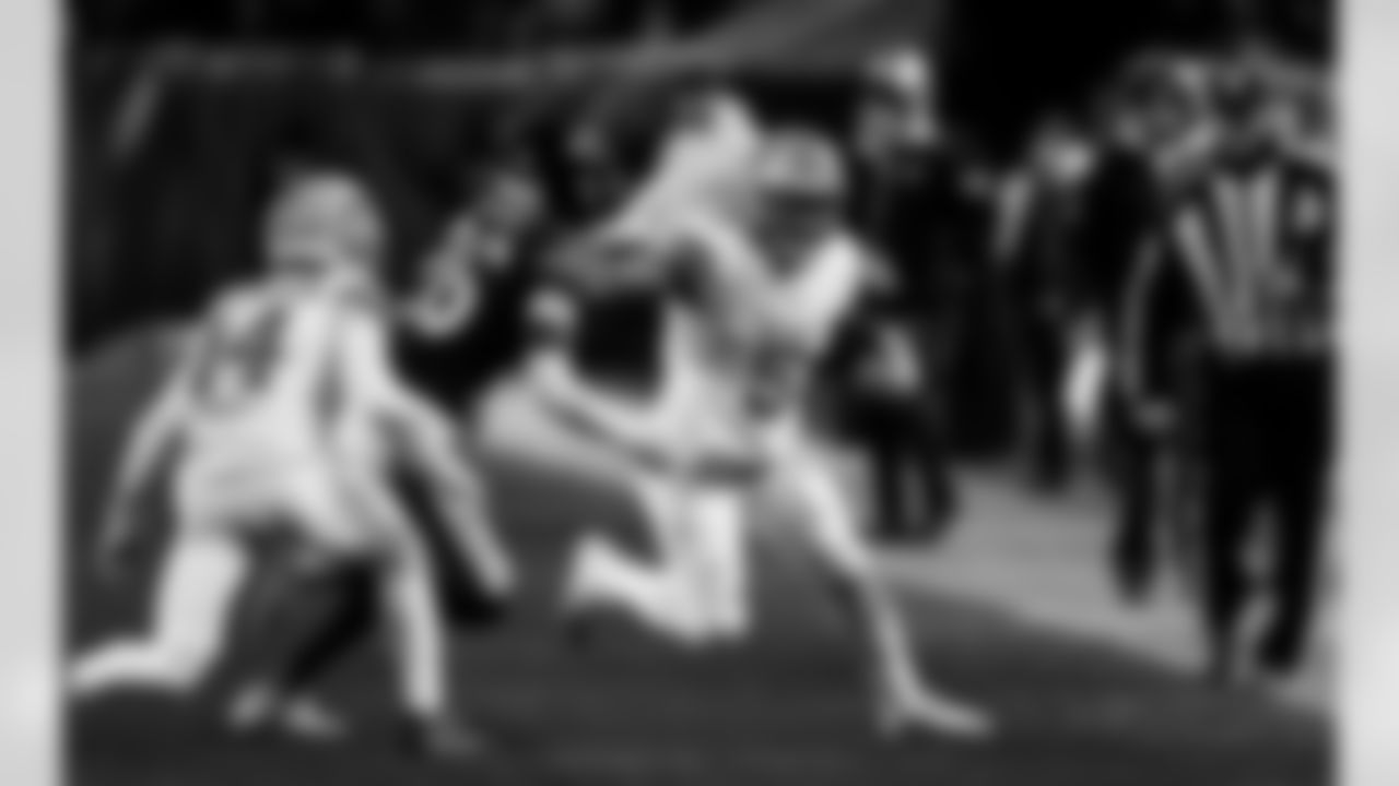 Detroit Lions wide receiver Amon-Ra St. Brown (14) and Detroit Lions running back David Montgomery (5) during an NFL football game against the Chicago Bears on Sunday, Jan. 4, 2026 in Chicago. (Jeff Nguyen/Detroit Lions via AP)