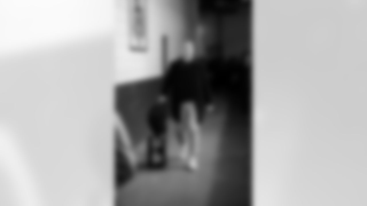 Detroit Lions linebacker Alex Anzalone (34) arrives to an NFL football game against the Philadelphia Eagles on Sunday, Nov. 16, 2025 in Philadelphia. (Jeff Nguyen/Detroit Lions via AP)