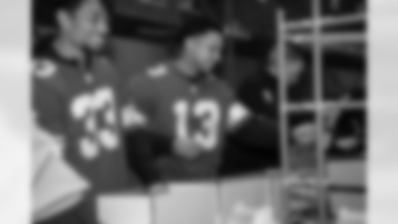 Detroit Lions running back Sione Vaki (33) and Detroit Lions running back Craig Reynolds (13) packing boxes during a Thanksgiving meal packing event at Gleaners Community Food Bank on Nov. 11, 2025 in Taylor, Mich. (Izzy Rincon/Detroit Lions)