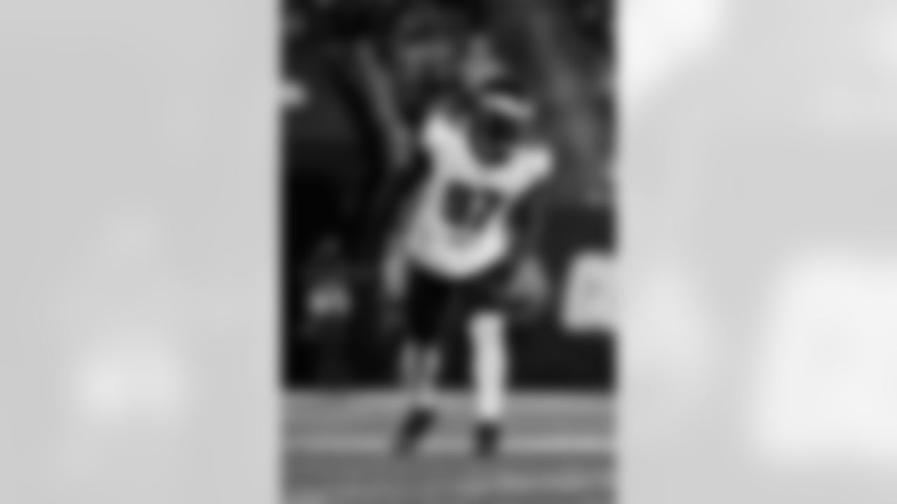 DT Moro Ojomo

(AP Photo/Cooper Neill)