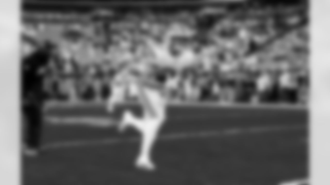 Detroit Lions tight end Sam LaPorta (87) before an NFL football game against the Washington Commanders on Sunday, Nov. 9, 2025 in Landover, Md. (Jeff Nguyen/Detroit Lions via AP)