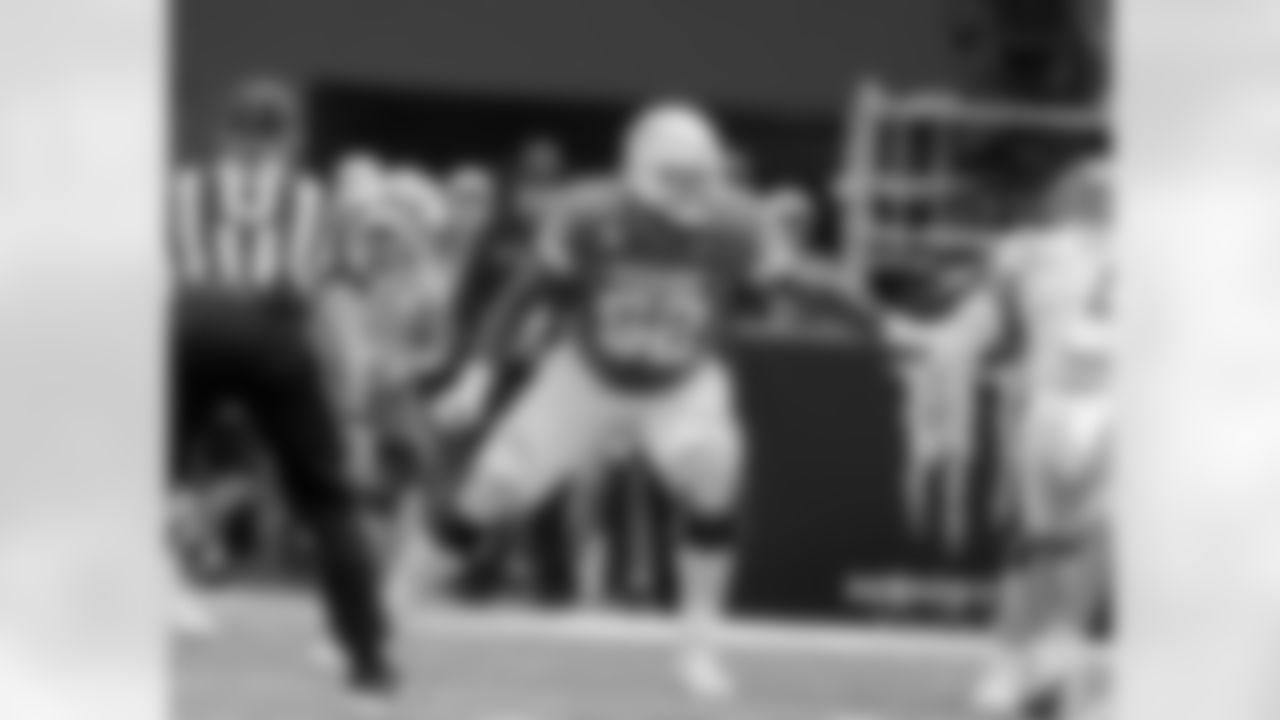 Texas OL DJ Campbell (52)