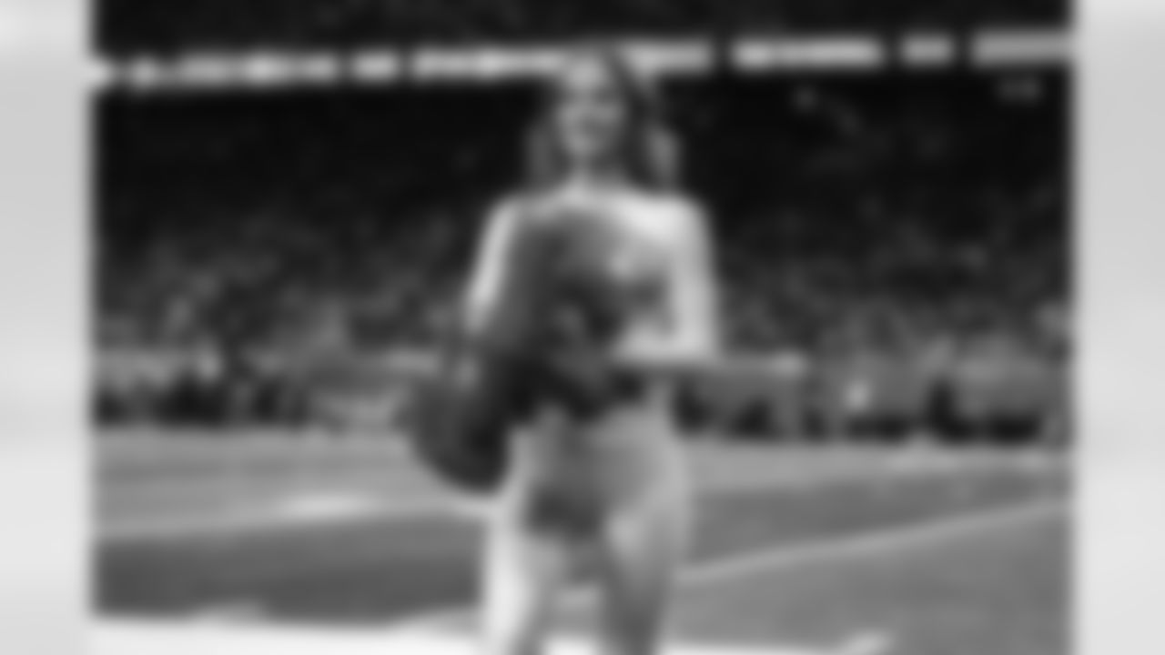 Detroit Lions Cheerleaders perform during an NFL football game against the Pittsburgh Steelers on Sunday, Dec. 21, 2025 in Detroit. (Mike Ferdinande/Detroit Lions)