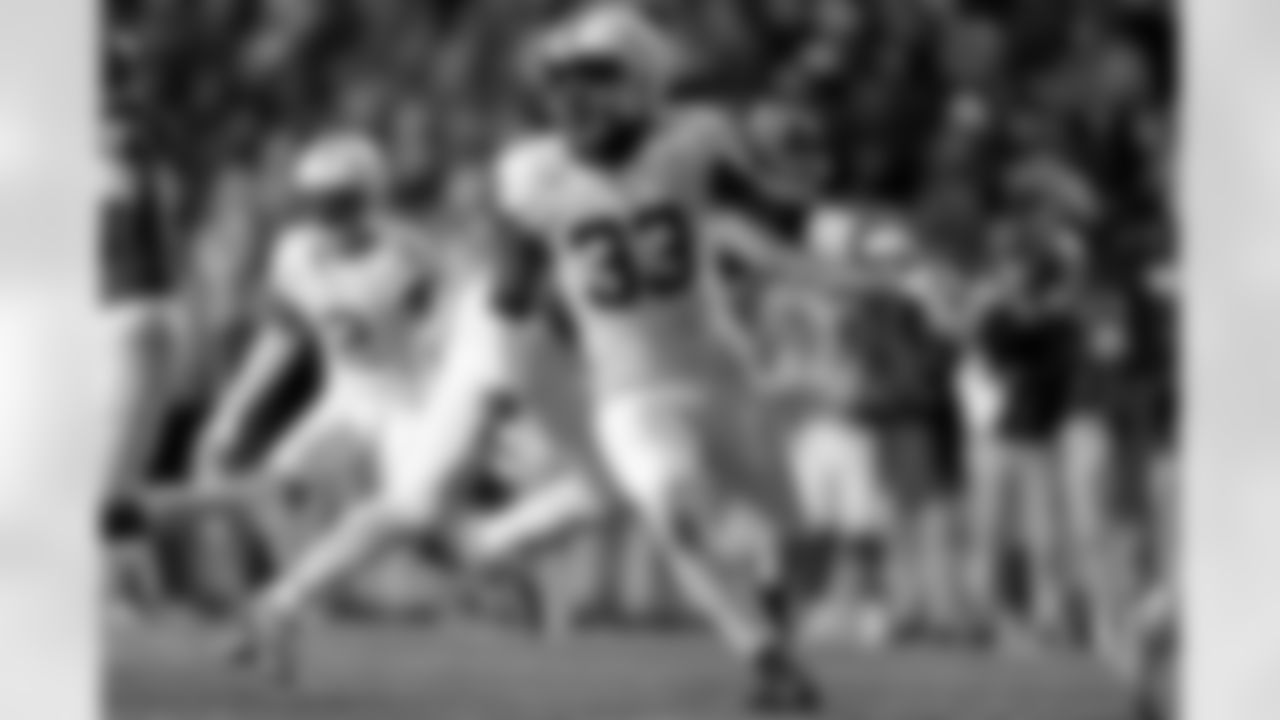 Penn State EDGE Dani Dennis-Sutton (33)