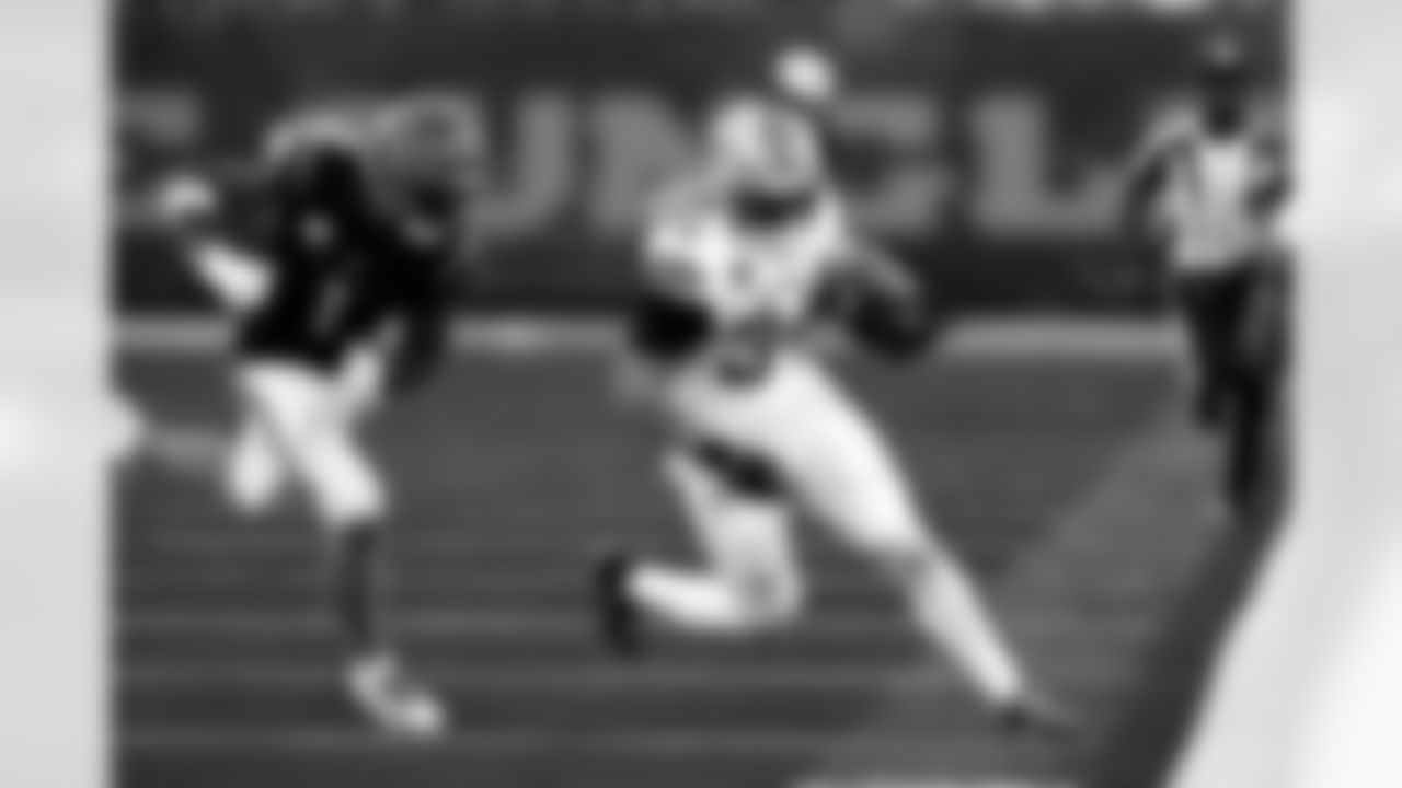 Detroit Lions linebacker Alex Anzalone (34) runs with the ball after he makes an interception during an NFL football game against the Cincinnati Bengals on Sunday, Oct. 5, 2025 in Cincinnati. (Jeff Nguyen/Detroit Lions via AP)