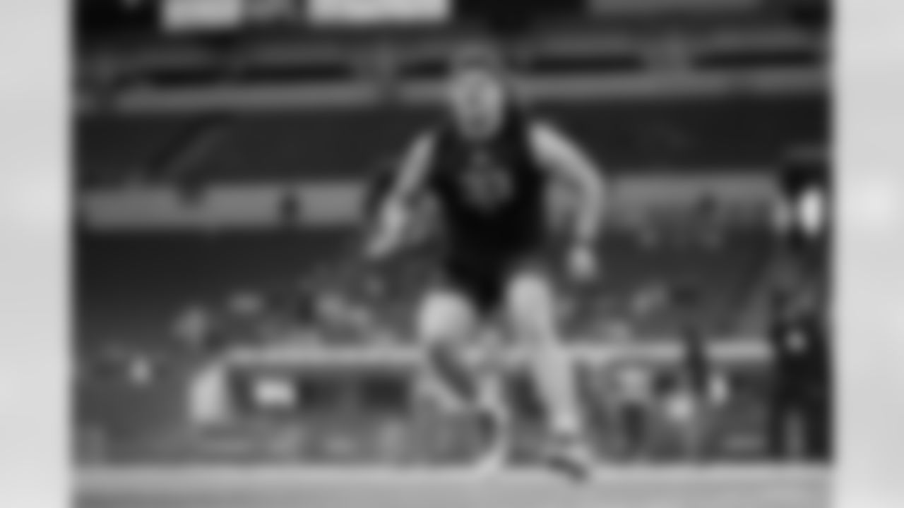 Georgia offensive lineman Tate Ratledge runs a drill at the NFL football scouting combine in Indianapolis, Sunday, March 2, 2025. (AP Photo/George Walker IV)